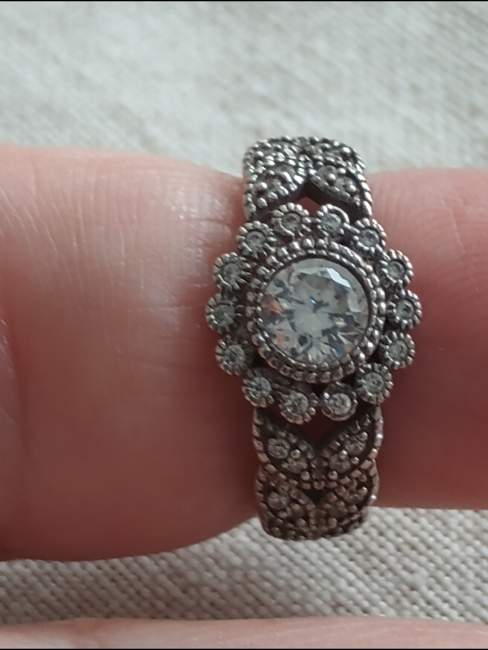 Sterling Silver Ring 925 Size 6 with Clear Center Stone